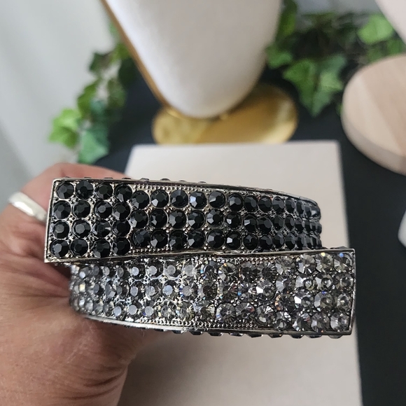 Unique Gunmetal Asymmetrical Crystal Statement Clamper Hinge Bracelet - Picture 4 of 13